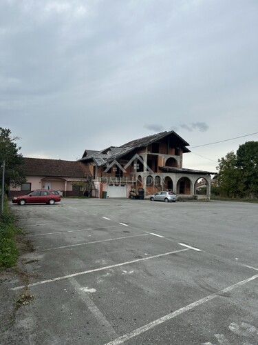 Kuća 70m2 + Poslovno stambeni objekt 230m2, Petrinja