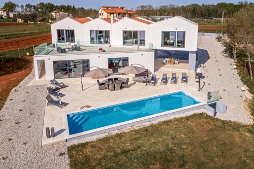 Impresivna villa na prostranom zemljištu, Višnjan, Istra