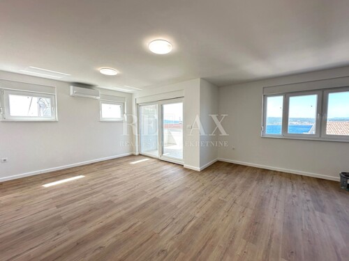 CRIKVENICA- Prostrani 3S+DB stan u novogradnji