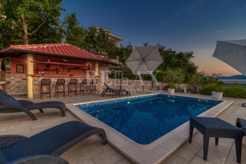 Otok Krk, Omišalj - Kuća sa vrtom i bazenom