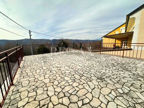 Tribalj - obnovljena dvojna kuća