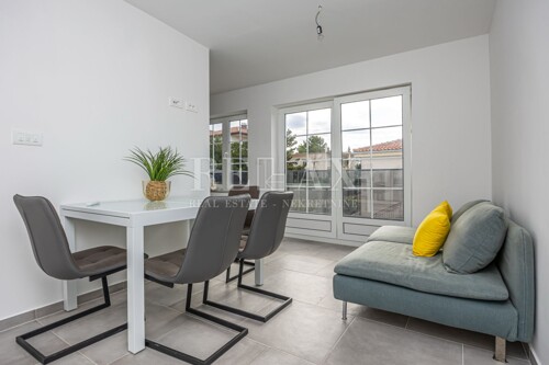 Crikvenica - stan s 2 spavaće sobe i parkingom