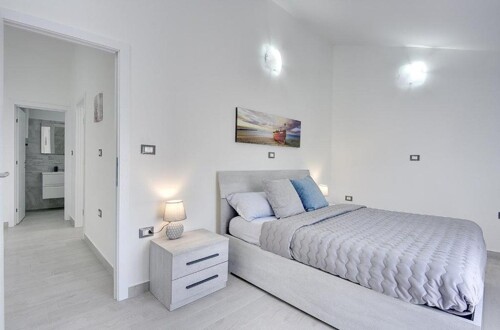 Thumbnail 4783189 - 13