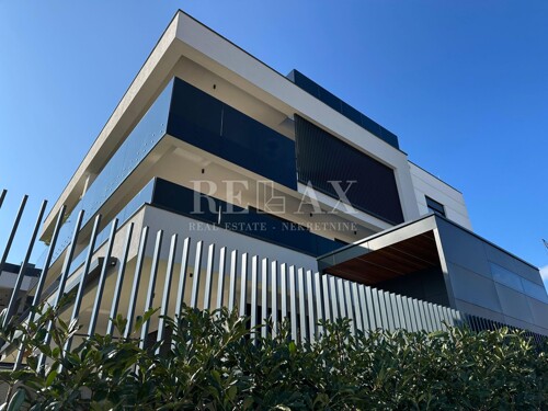 KRK- Luksuzni stan s bazenom i pogledom na more