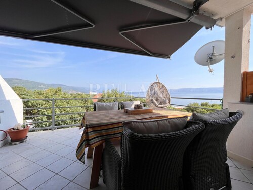 Novi Vinodolski, Povile - stan s garažom udaljen 160 m od pl