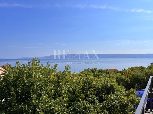 Novi Vinodolski, Povile - stan s garažom udaljen 160 m od pl