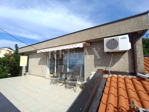 NOVI VINODOLSKI, KLENOVICA - Kuća s prekrasnom okućnicom