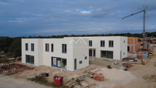 Stan s privatnim bazenom, dvoetažni, 104m2, Mandre, NOVOGRAD