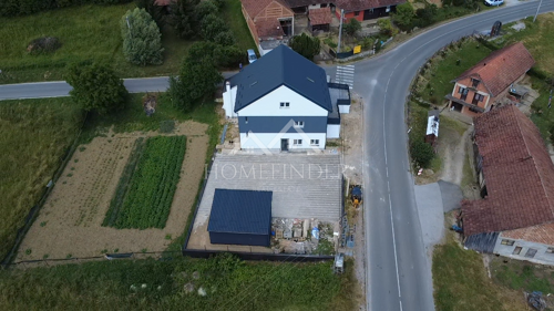 Zgrada sa 3 prostrana stana, Mala Erpenja, 306m2, 6VPM, NOVO