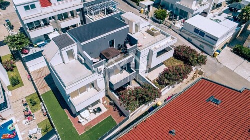 Stan s pogledom na more, jacuzzi, namješten, 2VPM, 130m2, No