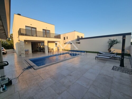 Luksuzna vila s bazenom – Savudrija – 210 m²