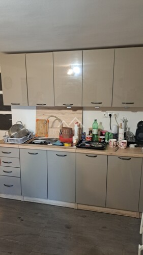 Kuća Borčec (Gornji Stenjevec) s pomoćnim objektima na prost