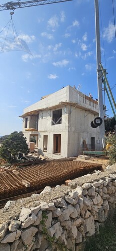 Luksuzni stan s bazenom, vrtom i pogledom na more, 99m2, 4S,