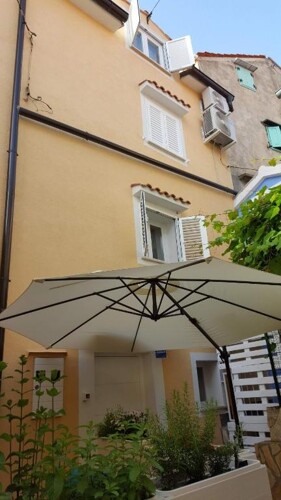 Renovirana kamena kuća nadomak mora, Baška, Krk