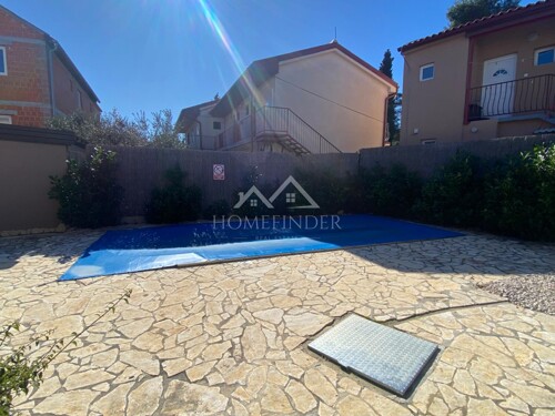 Kuća s bazenom, Pirovac, 160m2