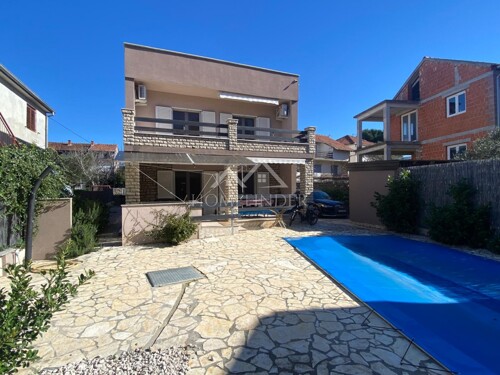 Kuća s bazenom, Pirovac, 160m2