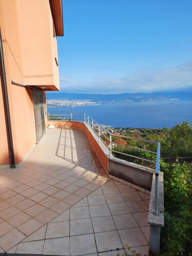 Stan sa panoramskim pogledom i bazenom, Opatija