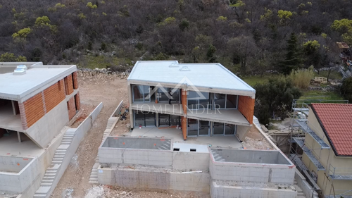 Luksuzna dvojna kuća sa bazenom i pogledom, Jadranovo, 135m2