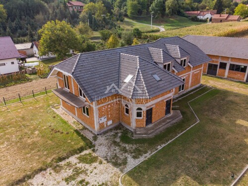Kuća Roh-bau s velikim zemljištem Koprivnica, 8300m2