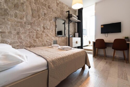 Stan podijeljen na 4 studio app, Pula, Istra