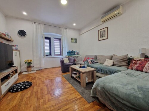 Stan na 2. katu u centru Buja, Istra