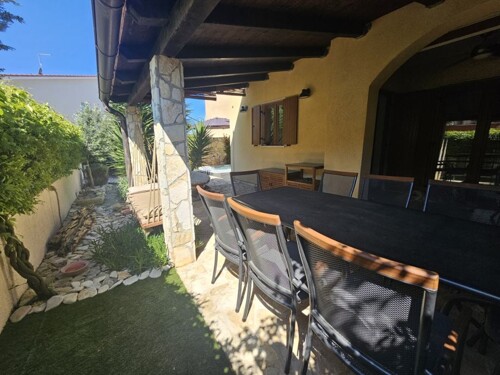 Stan sa prostranom terasom i vrtom, Banjole, Istra