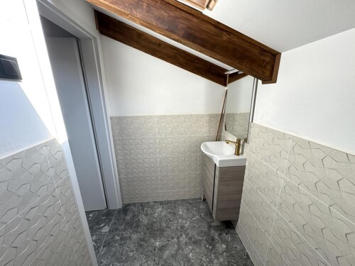 Renovirana kuća s bazenom nedaleko centra Žminja, Istra