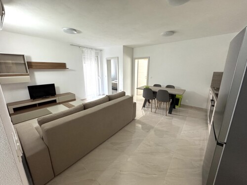 Dvosobni stan na 1. katu novogradnje, Peroj, Istra