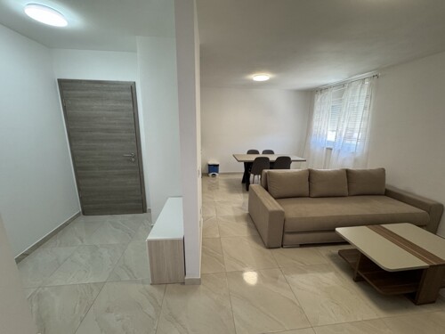 Dvosobni stan na 1. katu novogradnje, Peroj, Istra