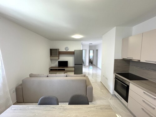 Dvosobni stan na 1. katu novogradnje, Peroj, Istra