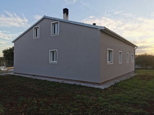 Kuća sa prostranom okućnicom, Pula,okolica, Istra