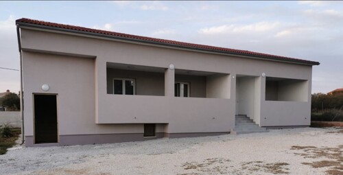 Kuća sa prostranom okućnicom, Pula,okolica, Istra