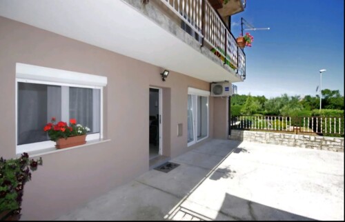 Stan s vrtom + dodatni studio u centru grada, Pula, Istra