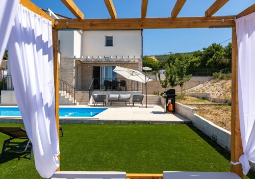 Kuća s bazenom i pogledom na more, Labin,okolica,Istra