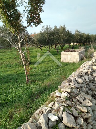 Stara kuća na velikom građevinskom zemljištu - Zaton - Centa