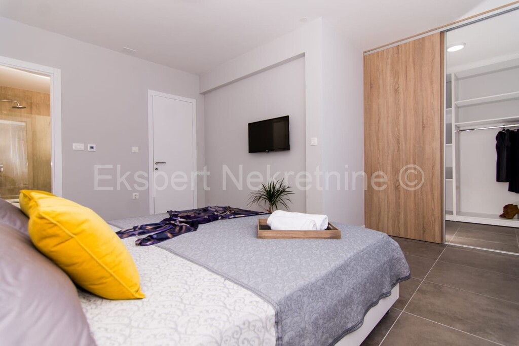 Image 4834260 - 14