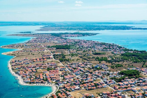 Građevinsko zemljište 50m od mora!! mirna lokacija