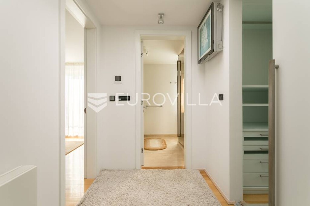 Image 4839153 - 22
