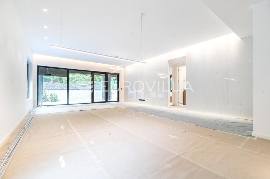 Image 4839177 - 7