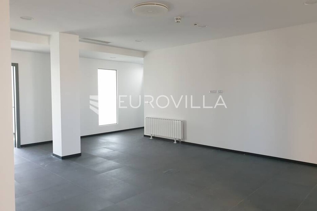 Image 4839336 - 7