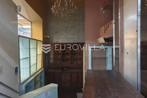 Strogi centar, ulični poslovni prostor 27 m2