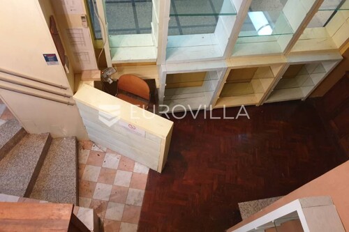 Strogi centar, ulični poslovni prostor 27 m2