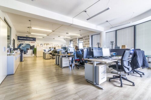 Branimirova, poslovni prostor 812 m2 + 13 vanjskih parkirnih mjesta