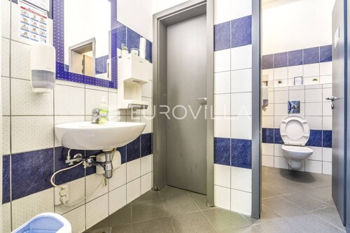 Branimirova, poslovni prostor 812 m2 + 13 vanjskih parkirnih mjesta