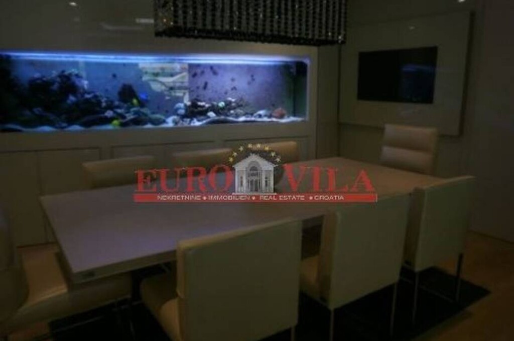 Image 4840420 - 6