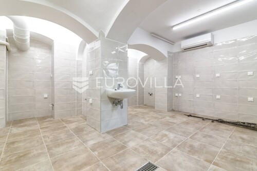 Thumbnail 4840548 - 8