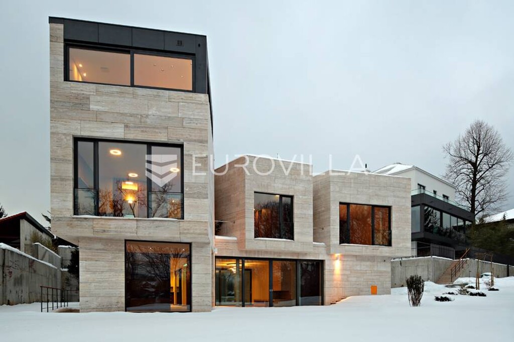 Image 4840742 - 8