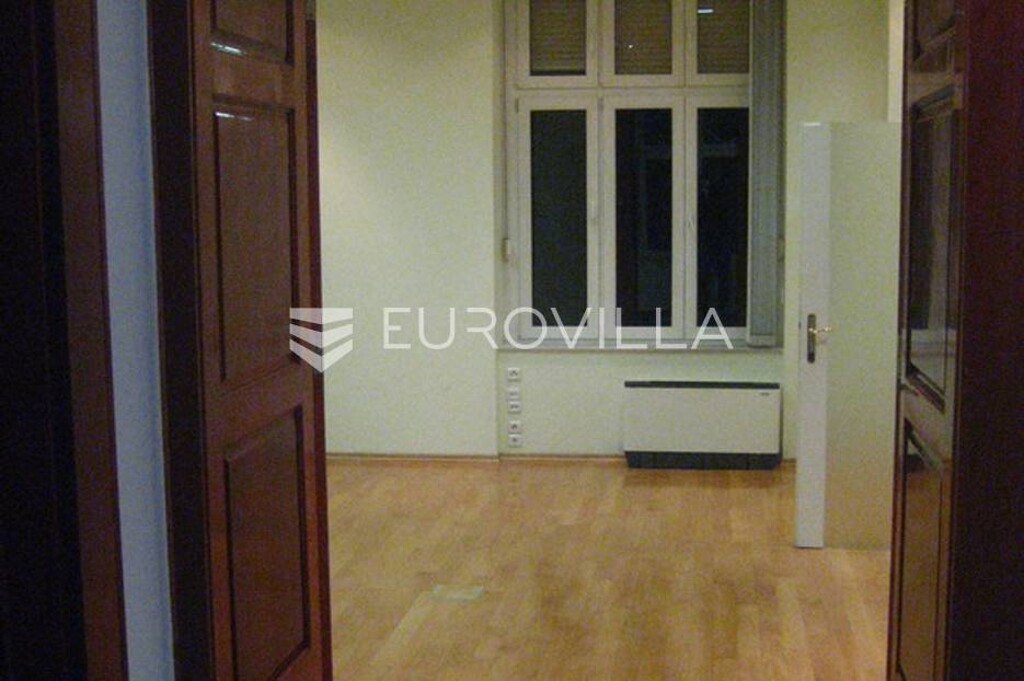 Image 4840920 - 9