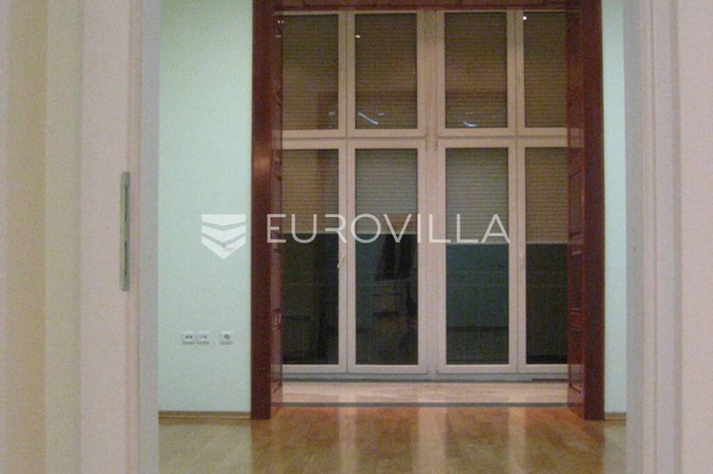 Image 4840920 - 12