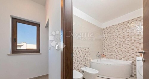 Thumbnail 4841832 - 15